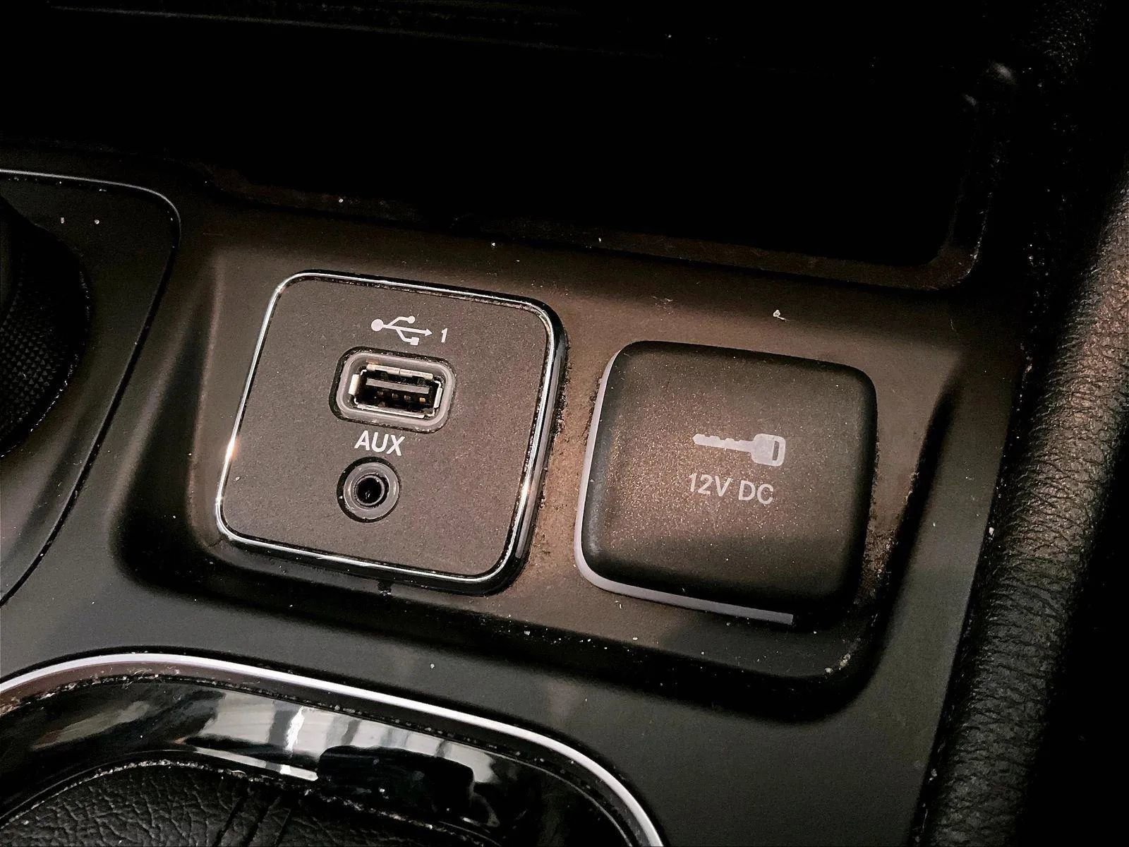 Used 2019 Jeep Cherokee Limited AWD/4WD image 31