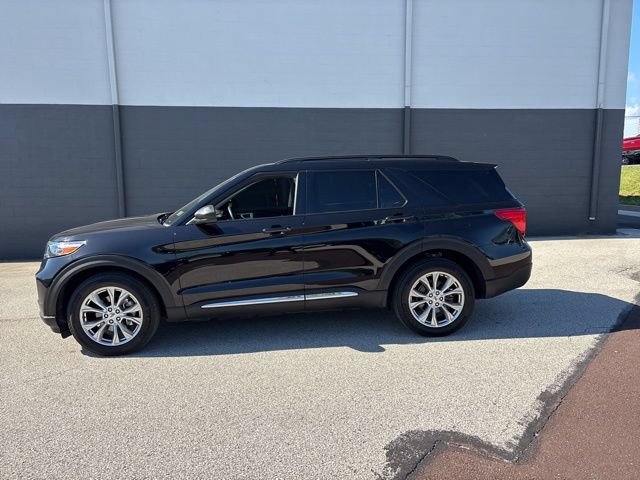 Certified 2024 Ford Explorer XLT w/ Equipment Group 202A AWD/4WD image 1
