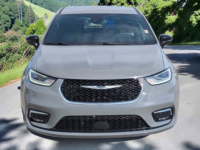 Used 2025 Chrysler Pacifica Select FWD image 9