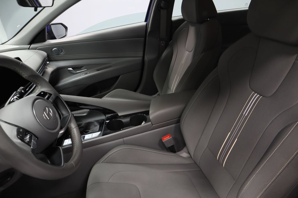 Used 2025 Hyundai Elantra SEL FWD image 25