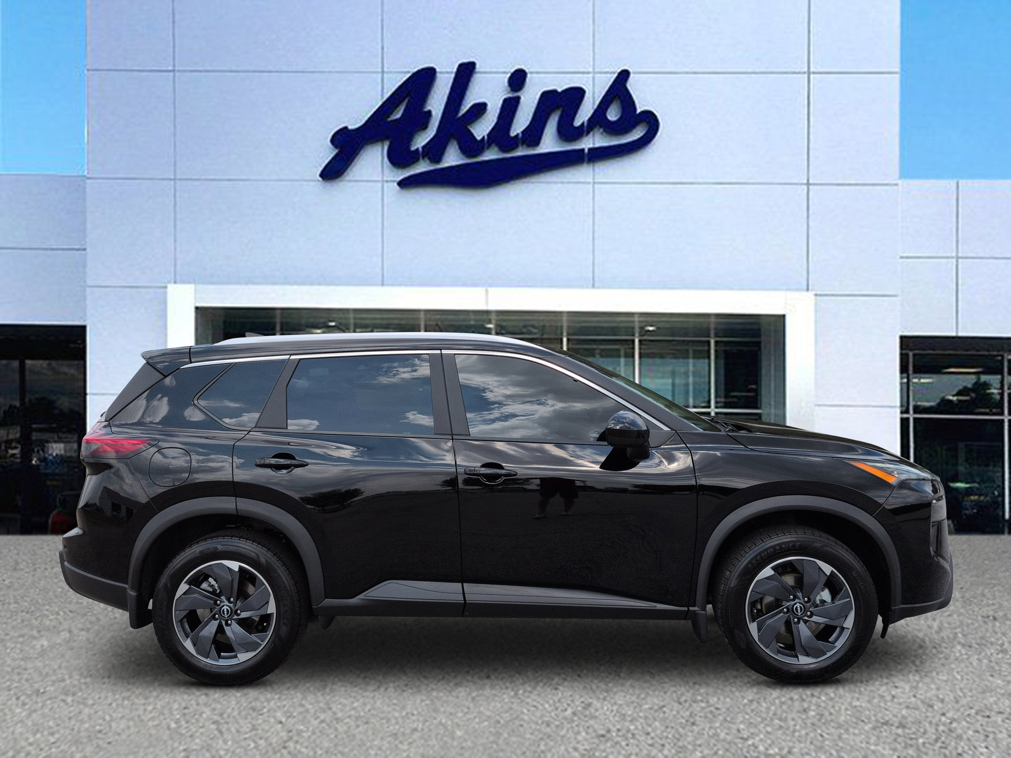Used 2025 Nissan Rogue SV w/ SV Premium Package FWD image 1