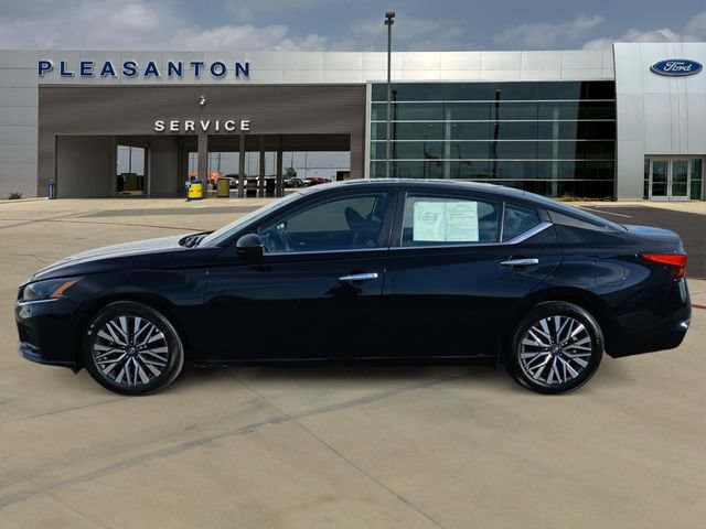 Used 2025 Nissan Altima 2.5 SV FWD image 2