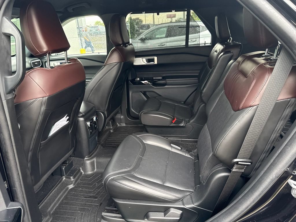 Certified 2023 Ford Explorer Platinum w/ Premium Technology Package AWD/4WD image 16