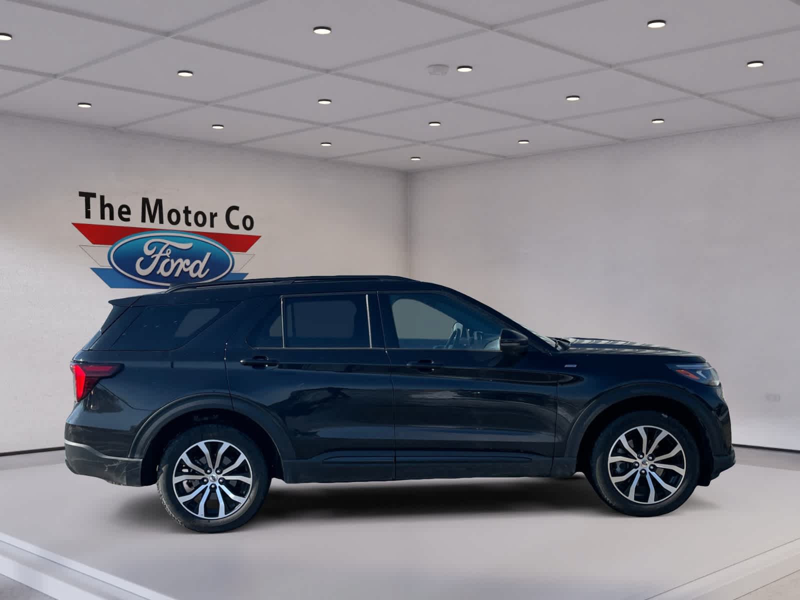 Certified 2025 Ford Explorer ST-Line AWD/4WD image 4