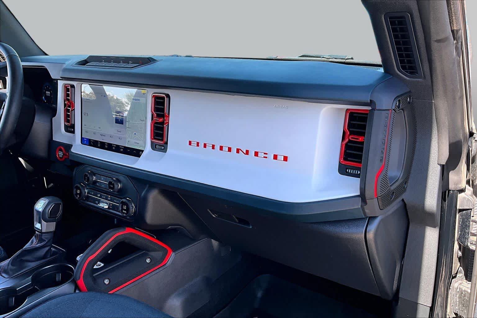 Certified 2025 Ford Bronco Heritage Edition AWD/4WD image 18