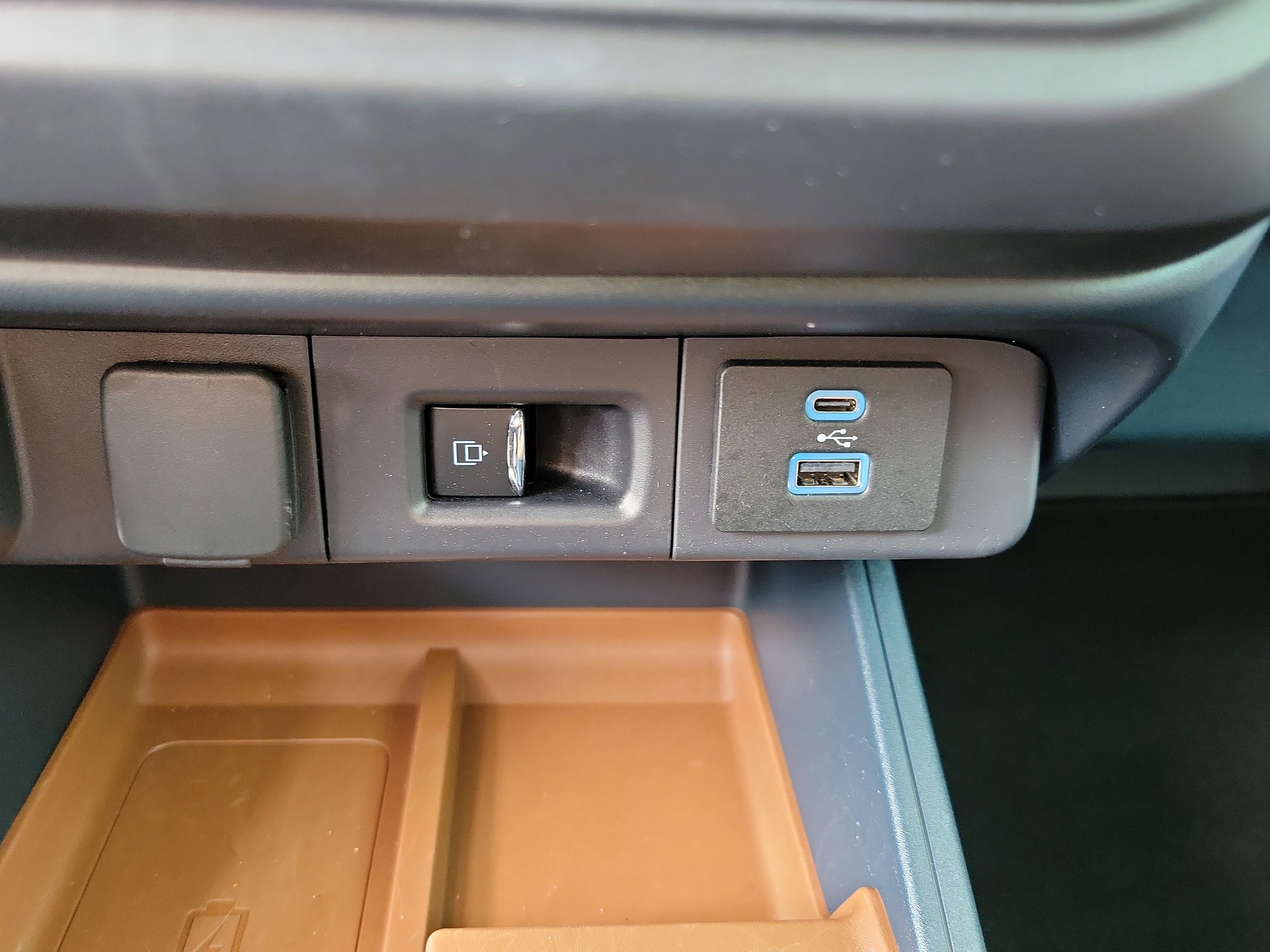 Certified 2024 Ford Maverick Lariat w/ 4K Tow Package image 24