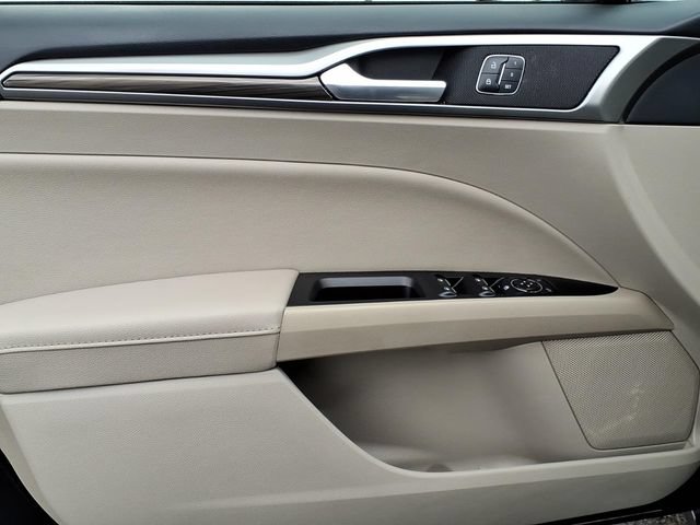 Certified 2017 Ford Fusion SE w/ Fusion SE Technology Package FWD image 16