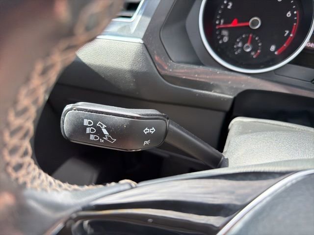 Used 2021 Volkswagen Tiguan SE w/ Panoramic Sunroof Package image 40