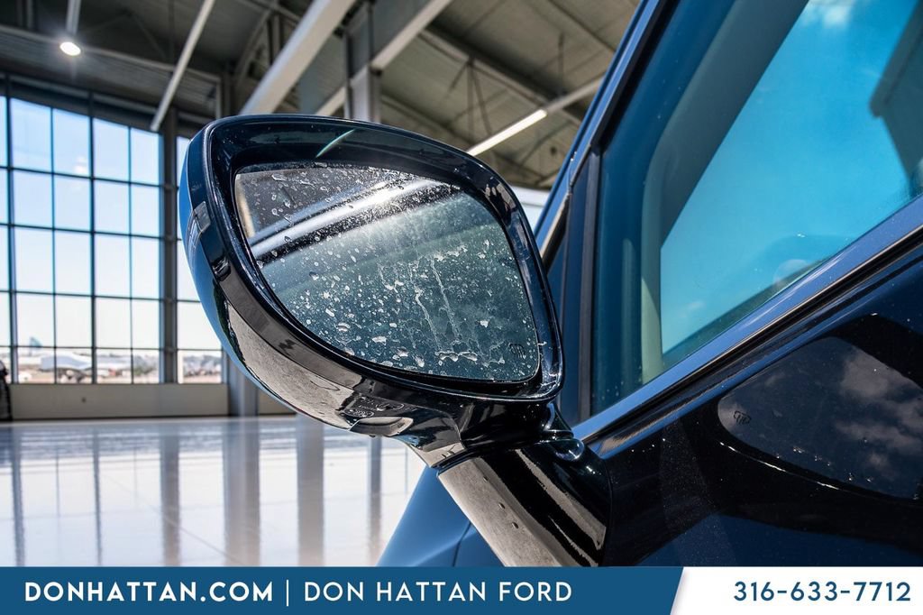 Used 2023 Chrysler Pacifica Limited FWD image 32