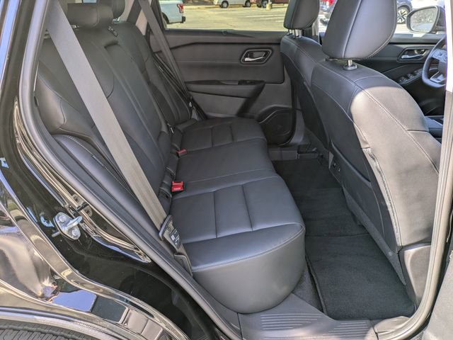 Used 2025 Nissan Rogue SL w/ SL Premium Package image 13