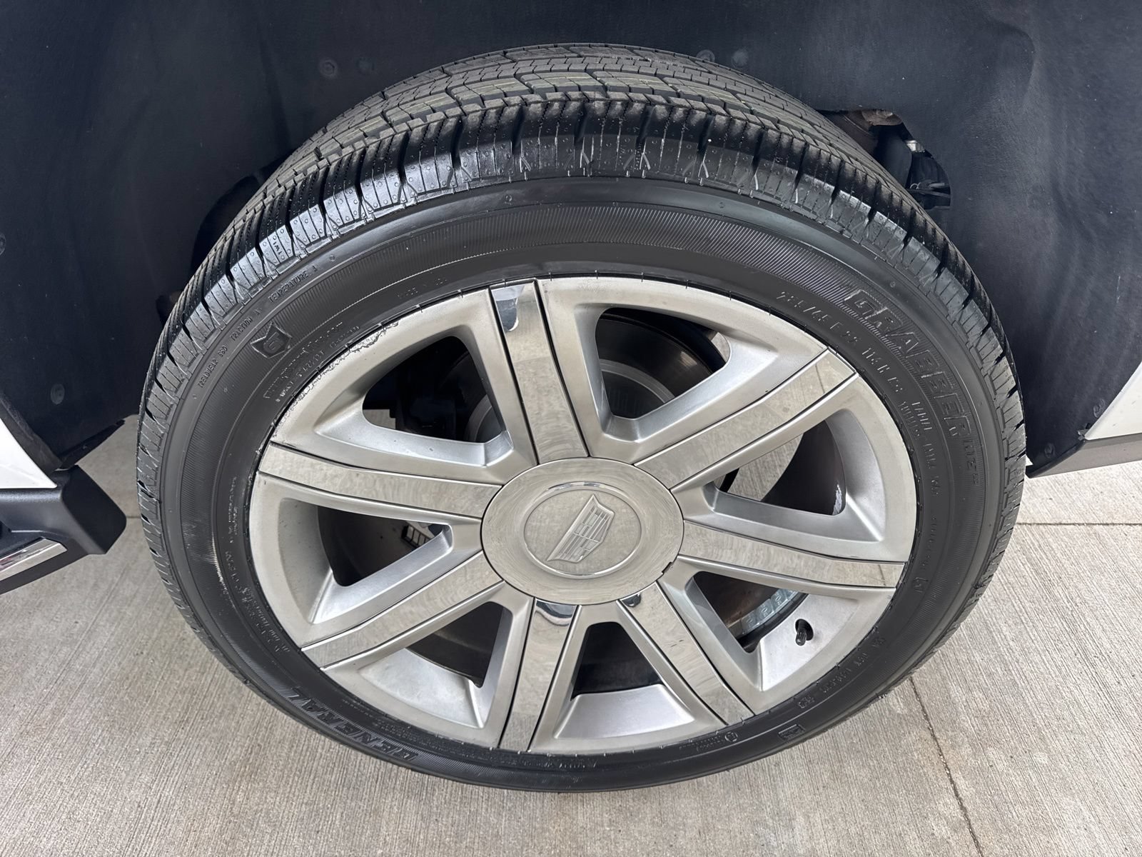Used 2019 Cadillac Escalade Luxury AWD/4WD image 19