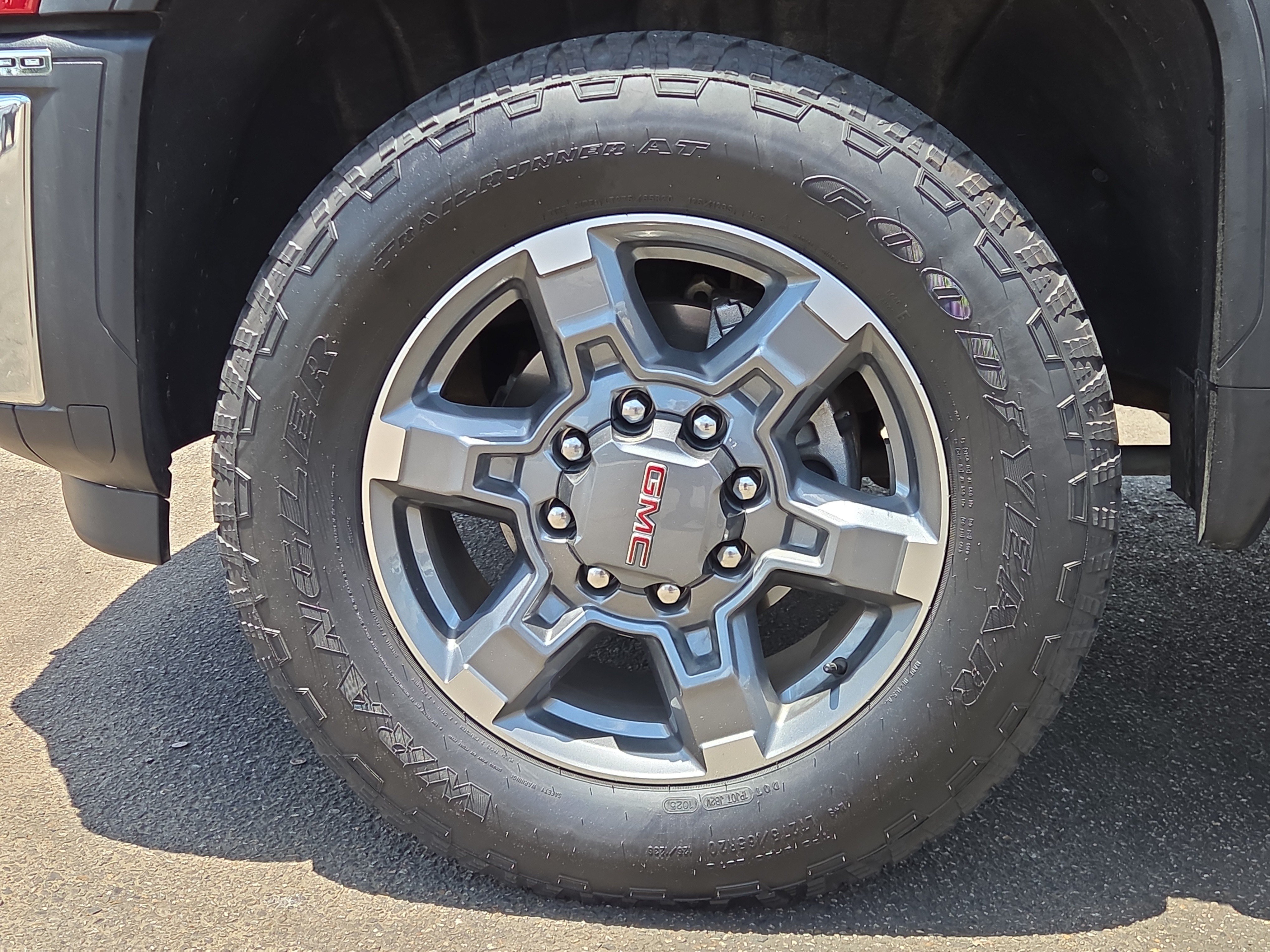 Used 2025 GMC Sierra 2500 SLT w/ SLT Premium Package AWD/4WD image 9