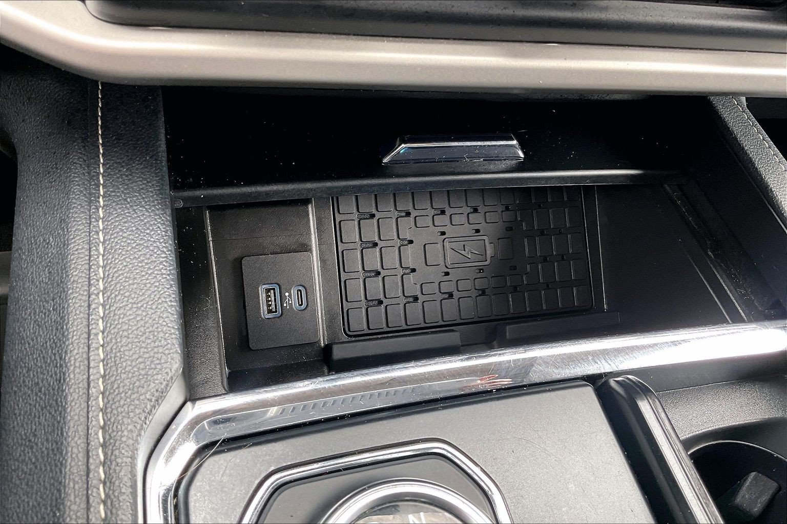 Certified 2024 Ford Expedition XLT RWD image 30