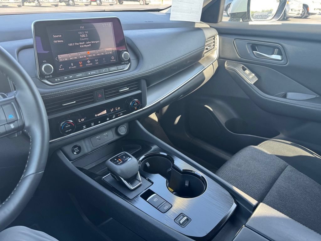 Used 2025 Nissan Rogue SV FWD image 13