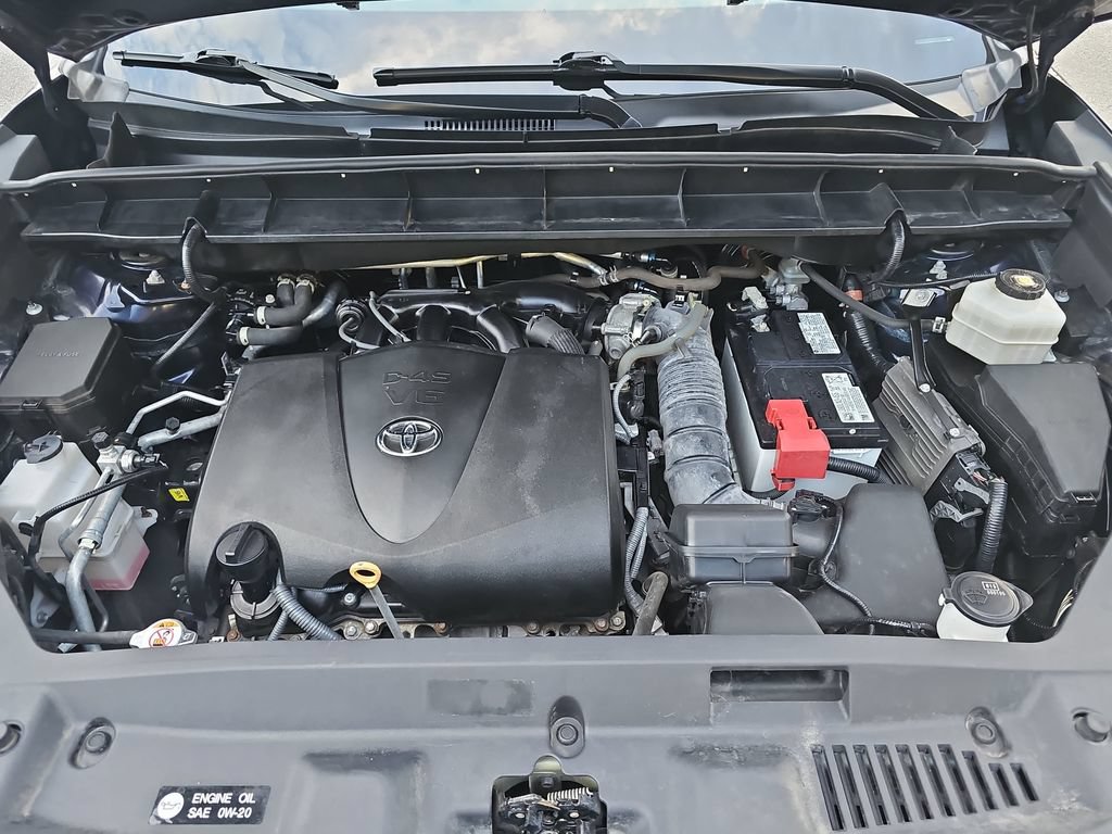 Used 2022 Toyota Highlander XLE AWD/4WD image 30