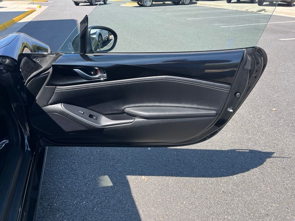 Used 2025 MAZDA MX-5 Miata RF Grand Touring RWD image 17