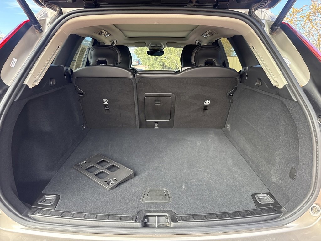 Used 2025 Volvo XC60 B5 Core image 9