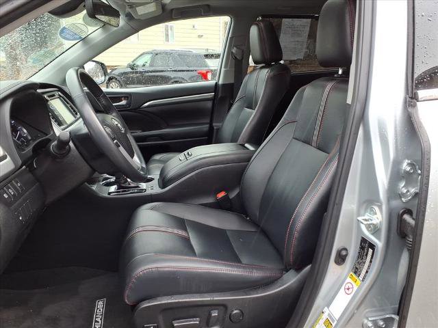 Used 2019 Toyota Highlander SE image 18