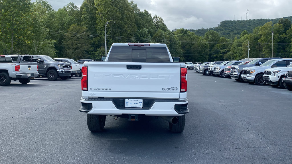 Used 2025 Chevrolet Silverado 3500 High Country w/ High Country Premium Package AWD/4WD image 6