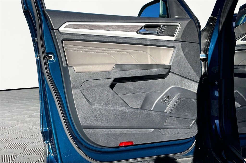 Used 2023 Volkswagen Atlas Cross Sport SE w/ Panoramic Sunroof Package image 23