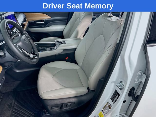 Used 2025 Toyota Grand Highlander AWD image 20