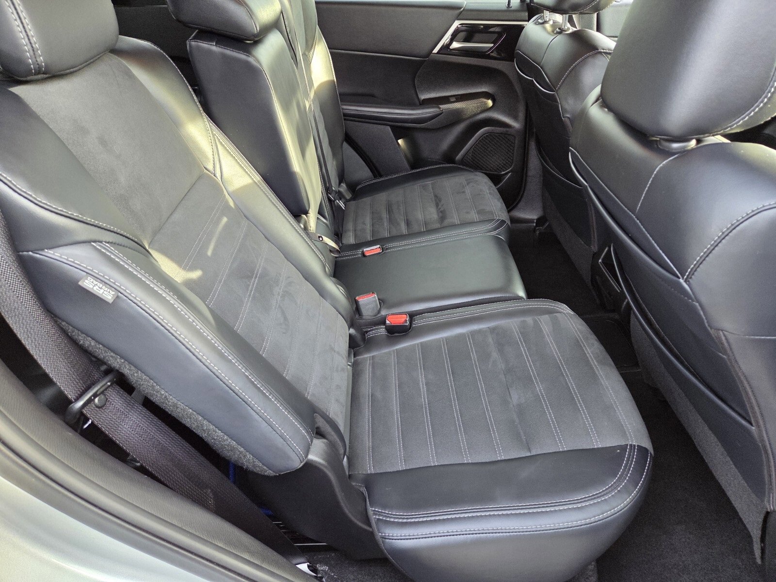 Used 2024 Mitsubishi Outlander 4WD Plug-In Hybrid image 15