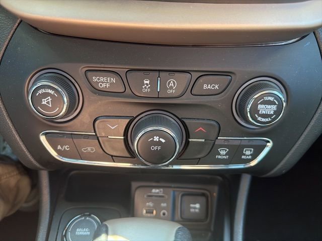 Used 2017 Jeep Cherokee Latitude w/ True North Edition image 26