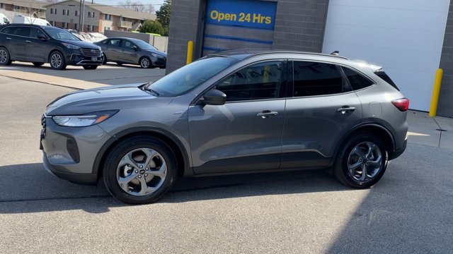 Certified 2025 Ford Escape ST-Line w/ Cold Weather Package FWD image 6