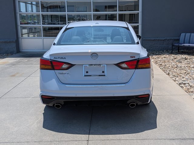Used 2023 Nissan Altima 2.5 SR w/ SR Premium Package FWD image 5