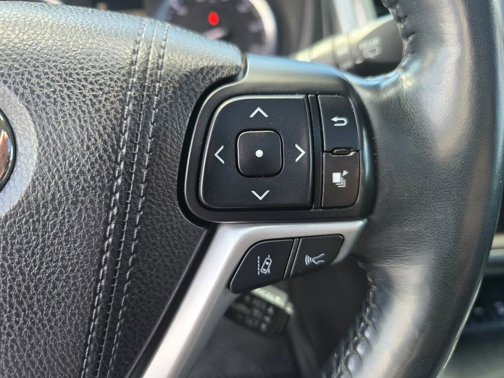 Used 2018 Toyota Highlander Limited Platinum AWD/4WD image 24