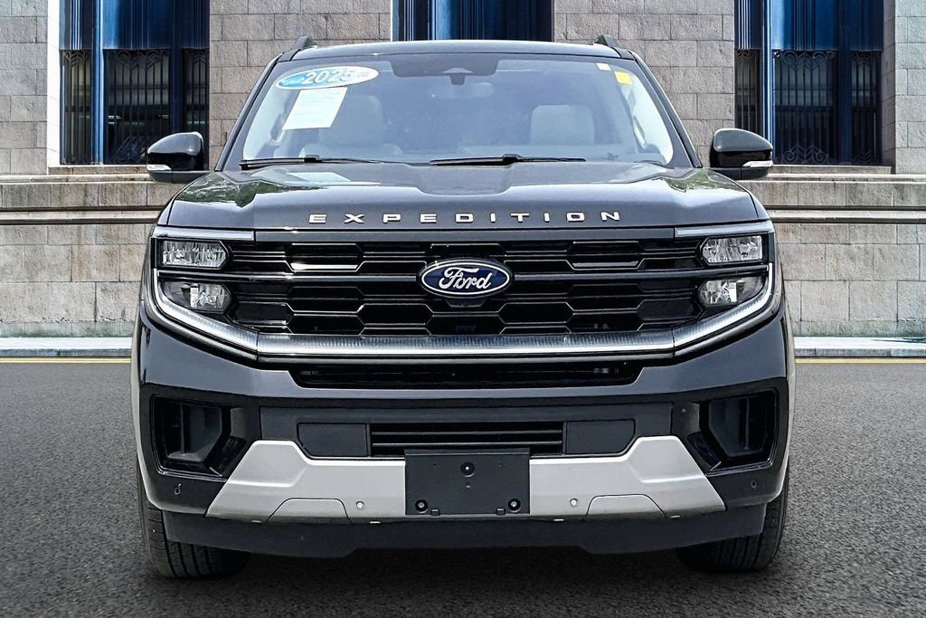 Certified 2025 Ford Expedition Platinum AWD/4WD image 3