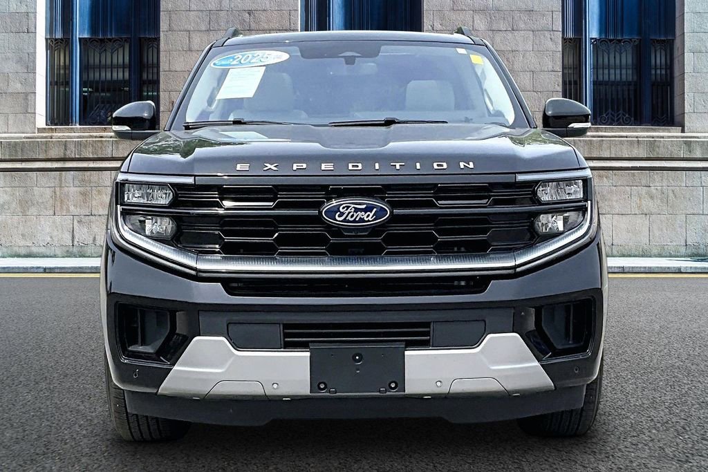 Certified 2025 Ford Expedition Platinum AWD/4WD image 3