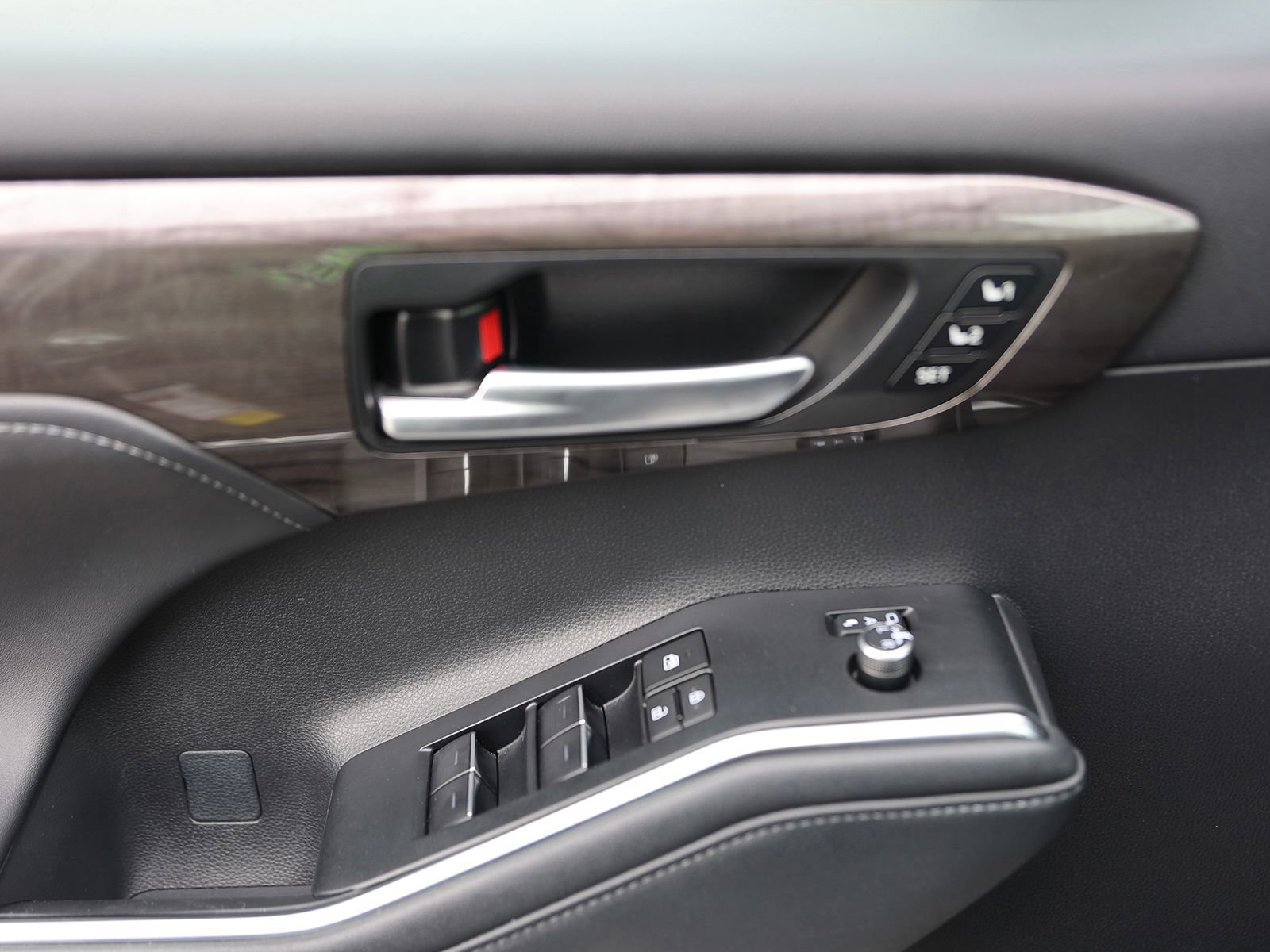 Used 2023 Toyota Highlander Platinum AWD/4WD image 41