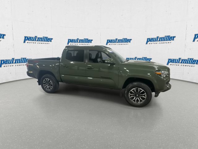 Used 2022 Toyota Tacoma TRD Sport w/ TRD Premium Sport Package AWD/4WD image 3