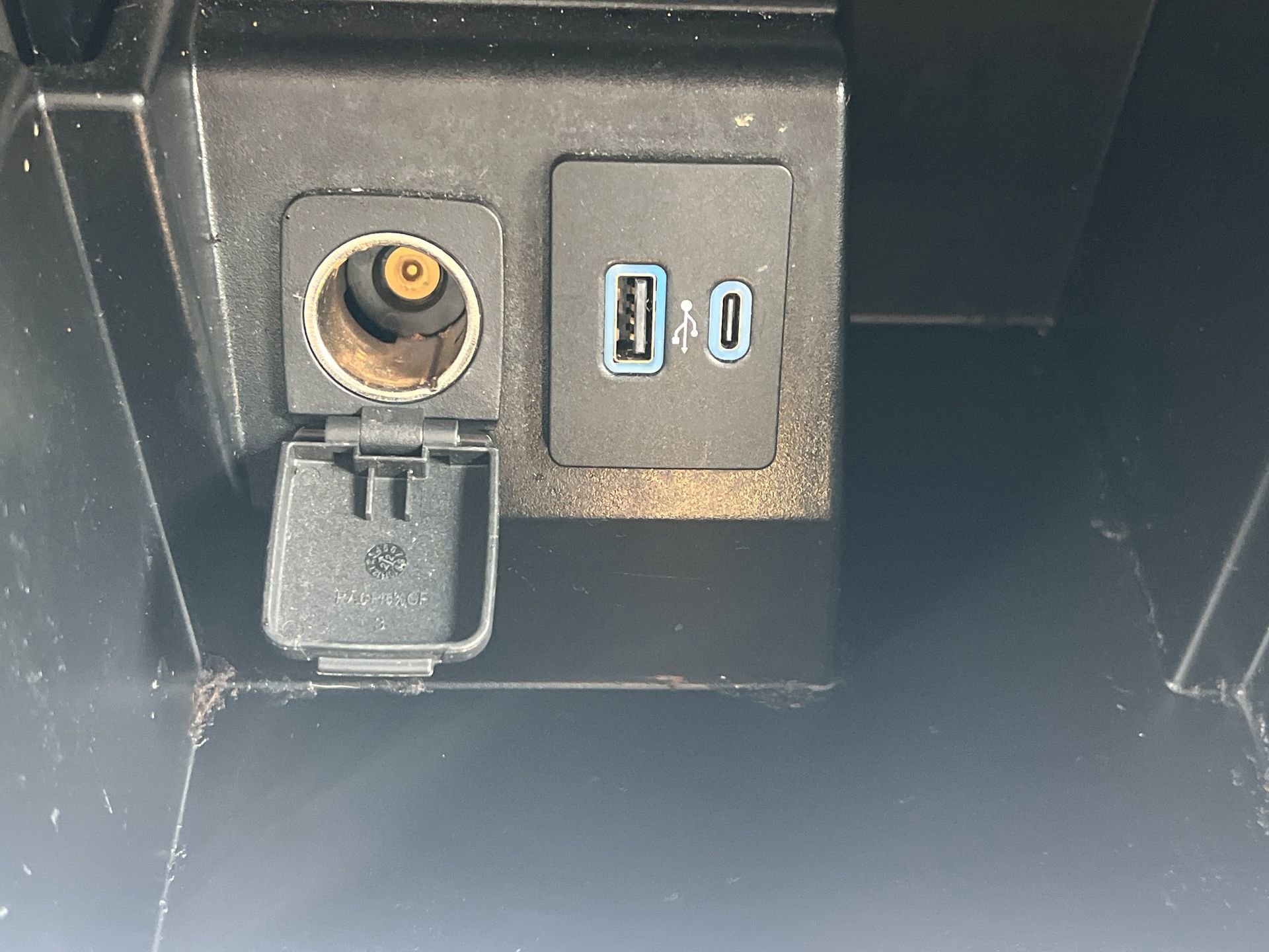 Certified 2022 Ford Explorer XLT w/ Equipment Group 202A image 10