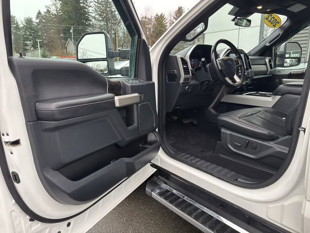 Certified 2022 Ford F350 Lariat w/ Chrome Package image 14