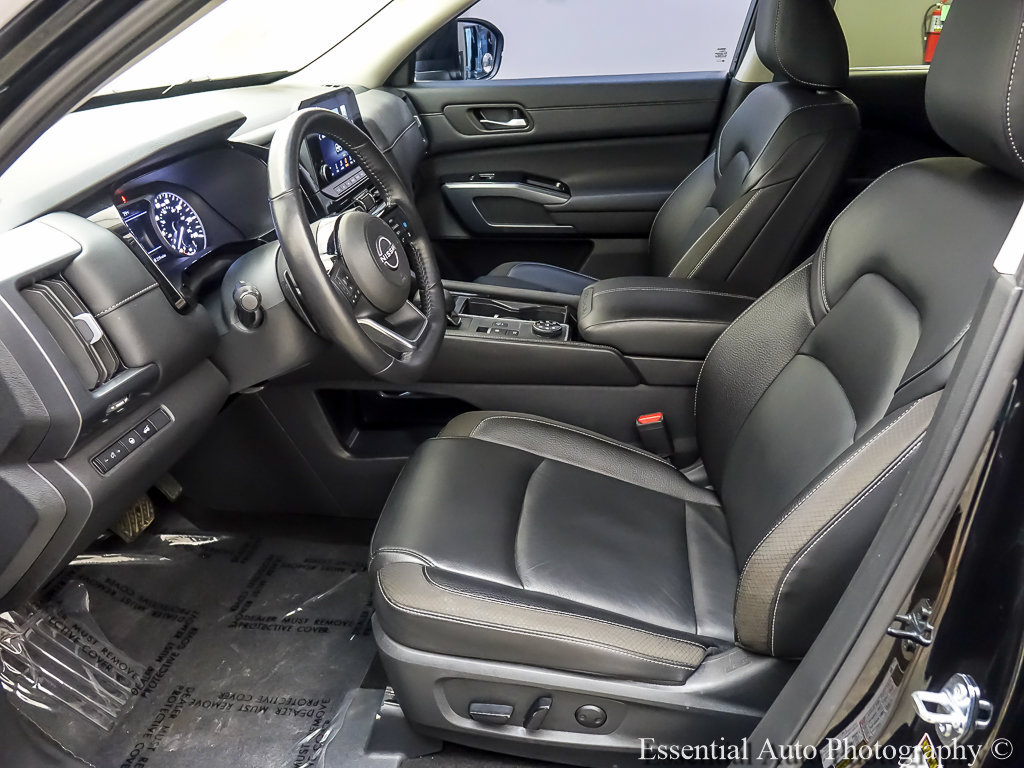 Used 2025 Nissan Pathfinder SL AWD/4WD image 9