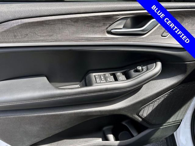 Used 2023 Jeep Grand Cherokee Limited w/ Black Appearance Package AWD/4WD image 11