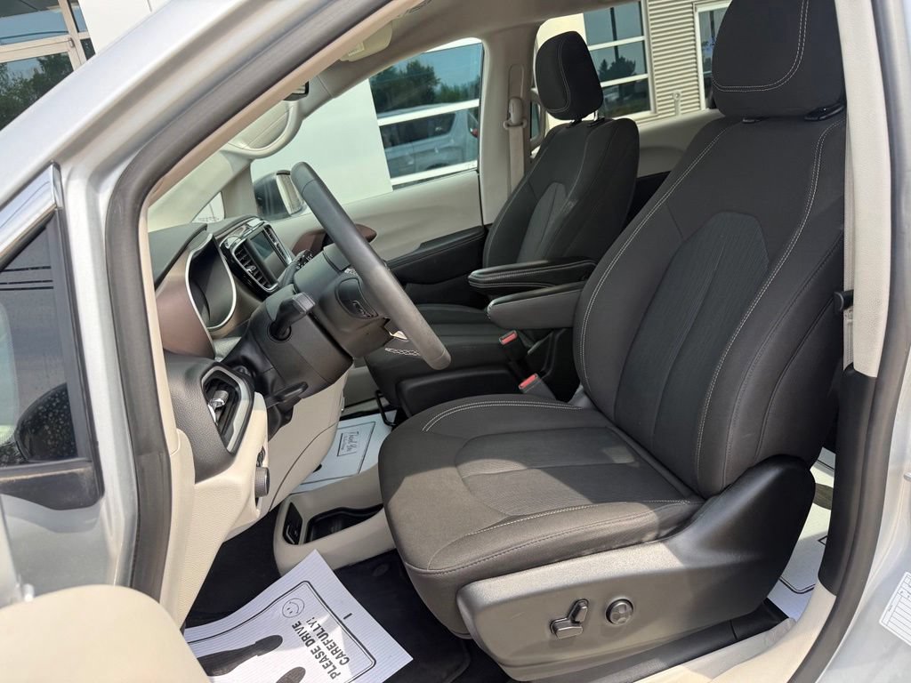 Used 2024 Chrysler Voyager LX FWD image 25