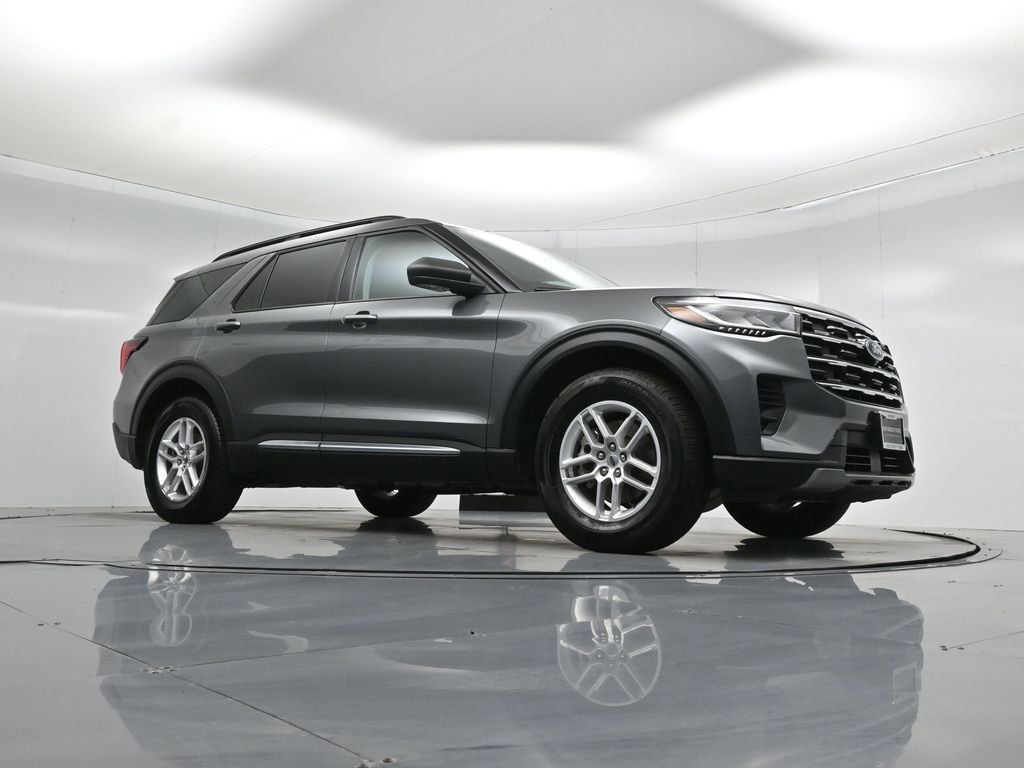 Certified 2025 Ford Explorer Active image 2