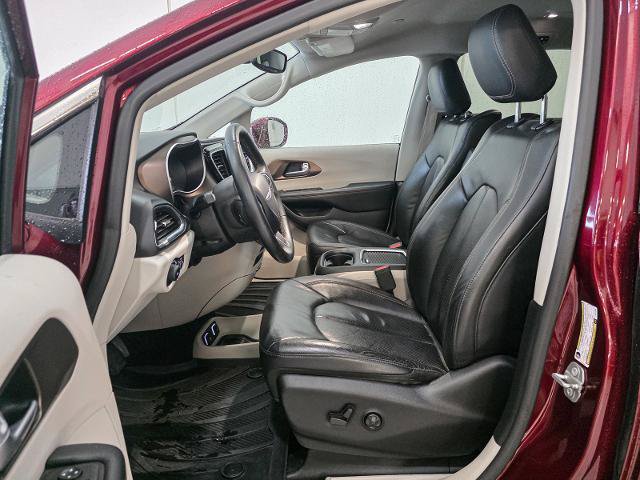 Used 2018 Chrysler Pacifica Touring-L Plus w/ Advanced Safetytec Group FWD image 20