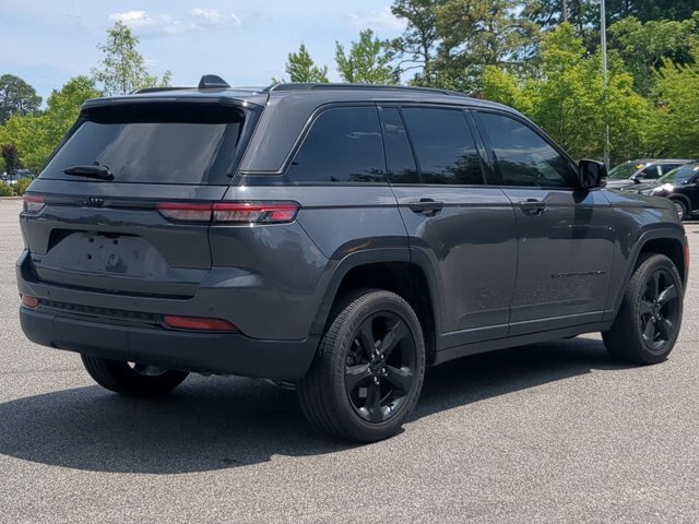 Used 2024 Jeep Grand Cherokee Altitude AWD/4WD image 4