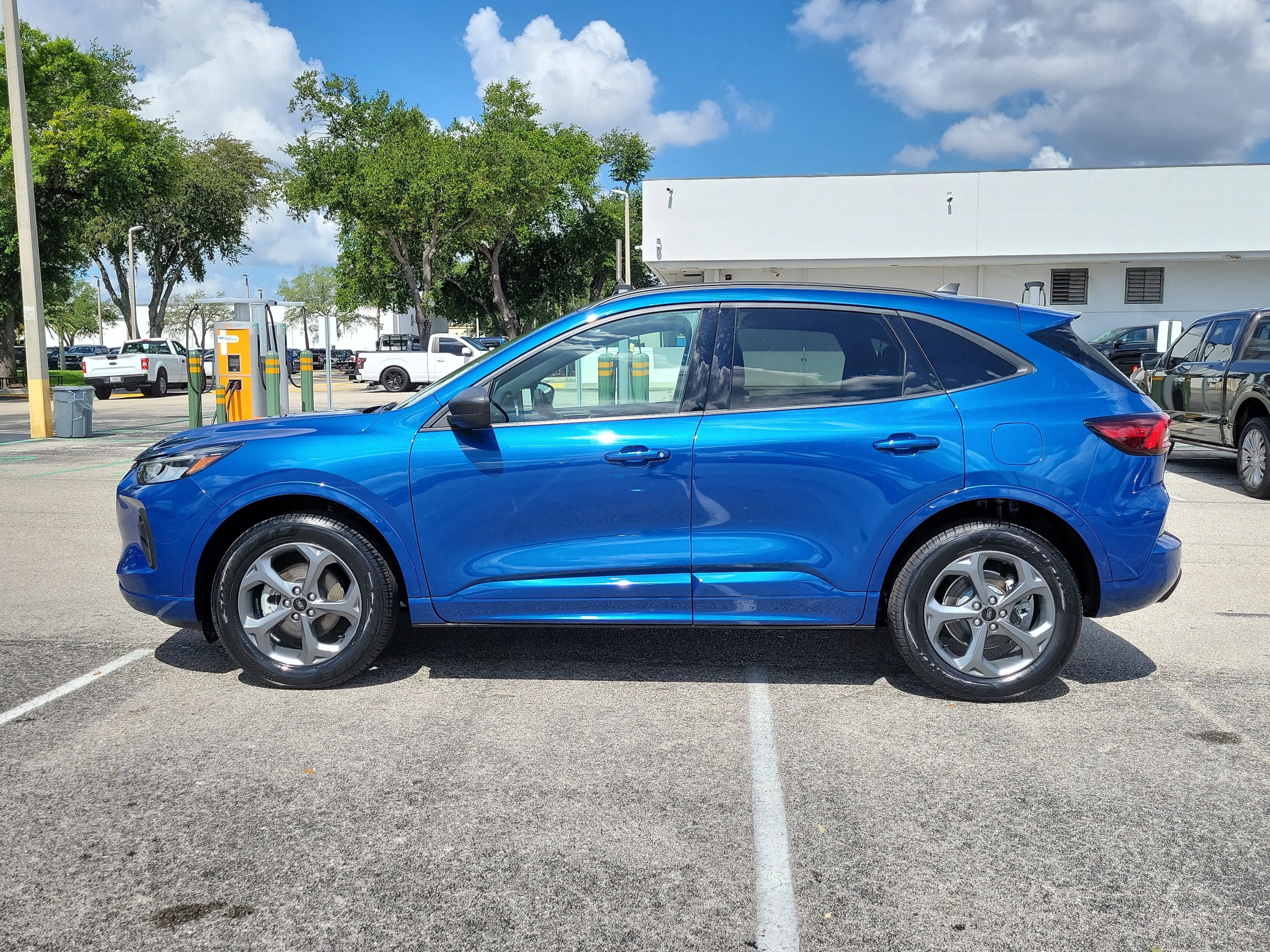 Certified 2023 Ford Escape ST-Line w/ Tech Pack #1 AWD/4WD image 6