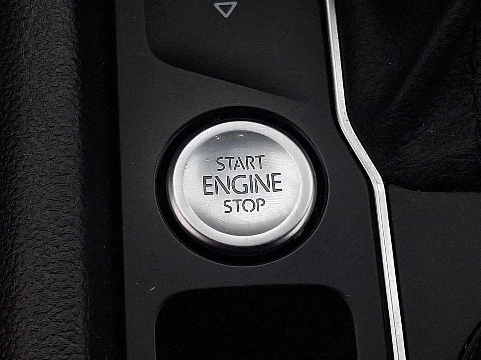 Used 2020 Volkswagen Atlas Cross Sport SE image 22