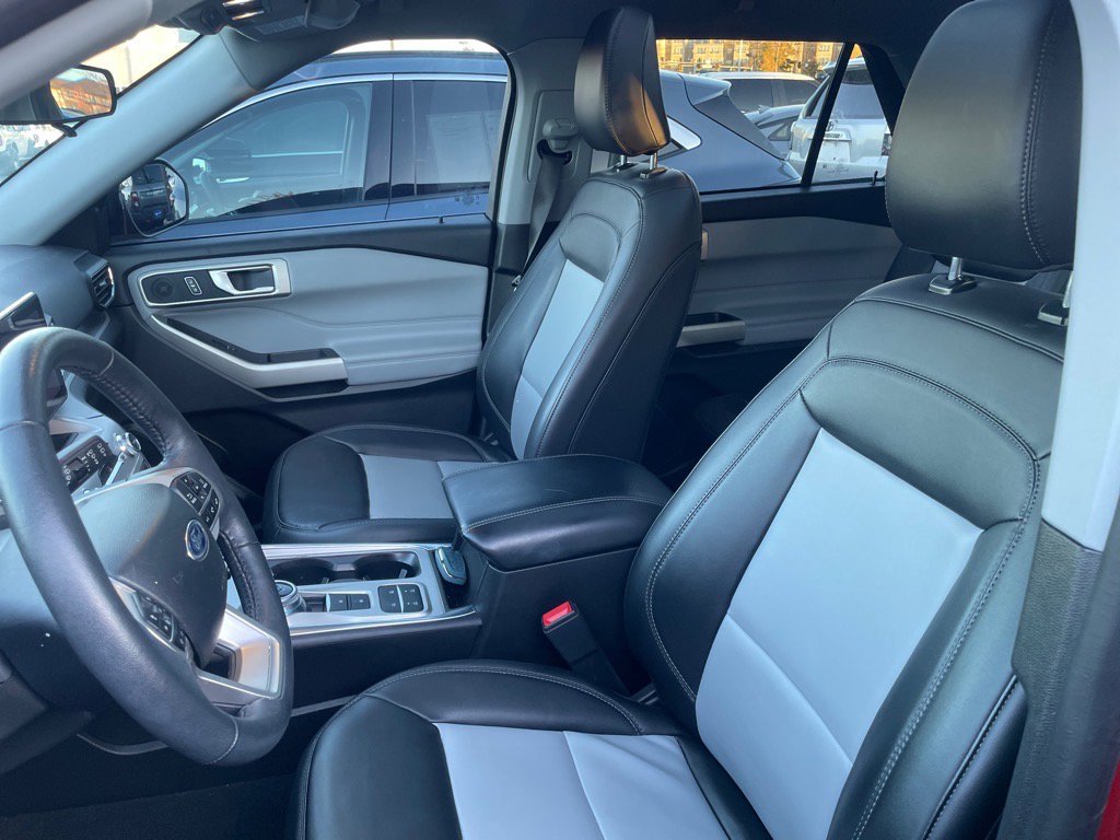 Certified 2023 Ford Explorer XLT w/ Equipment Group 202A image 3