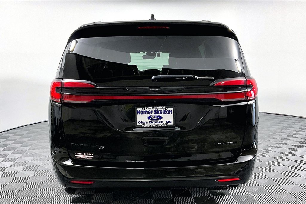 Used 2025 Chrysler Pacifica Limited FWD image 4