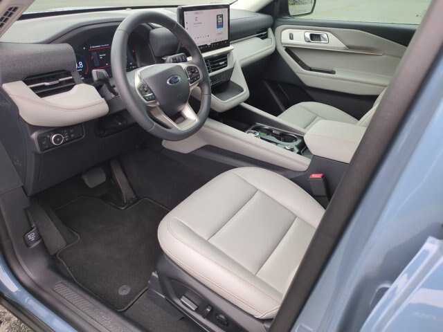 Certified 2026 Ford Explorer Active w/ Active Comfort Package RWD image 16