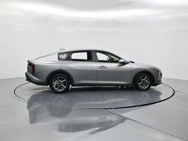 Used 2025 Kia K4 FWD image 2