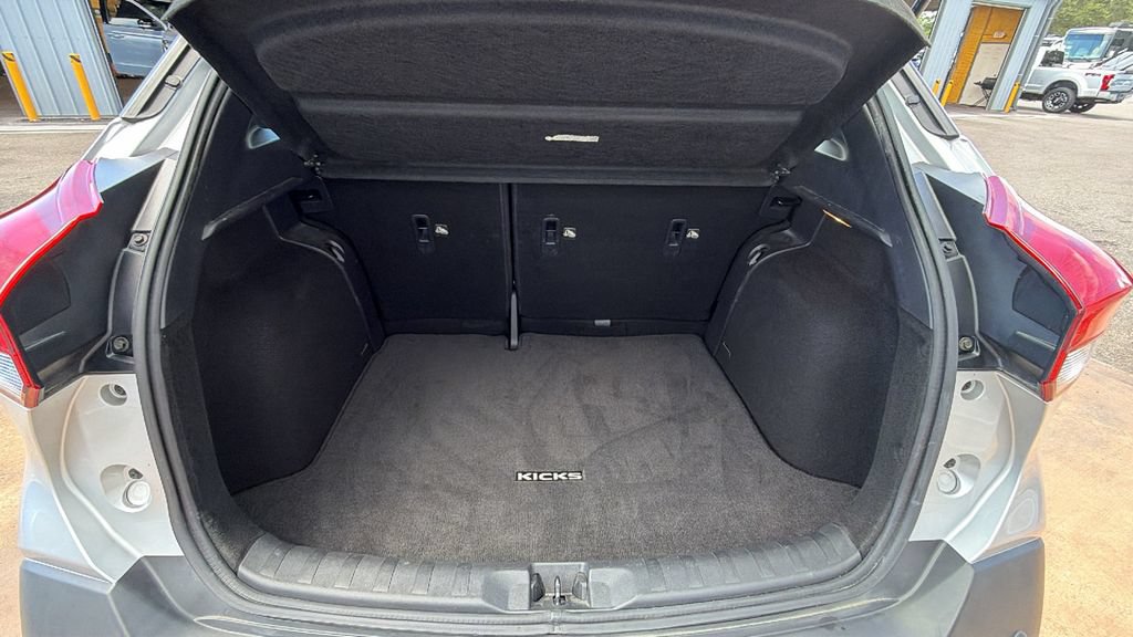 Used 2020 Nissan Kicks SV FWD image 12