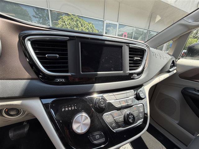 Used 2023 Chrysler Voyager LX FWD image 12